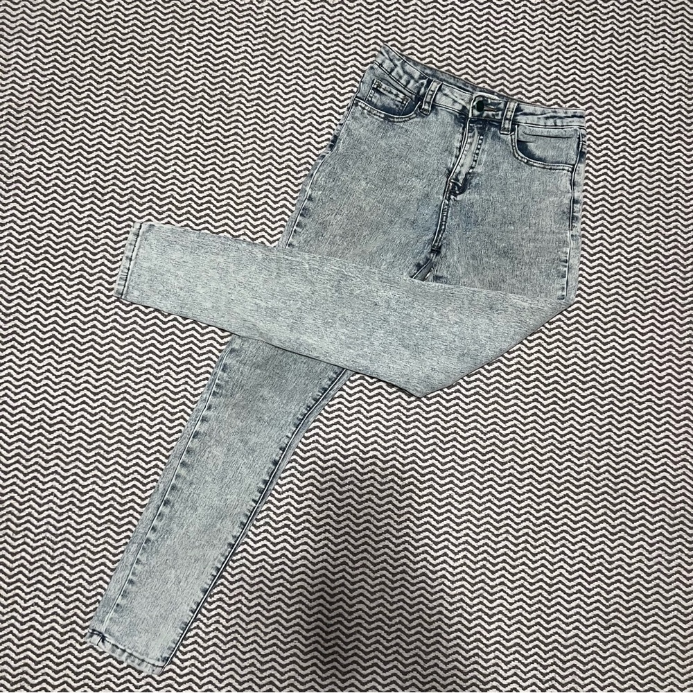 Light acid wash jeans